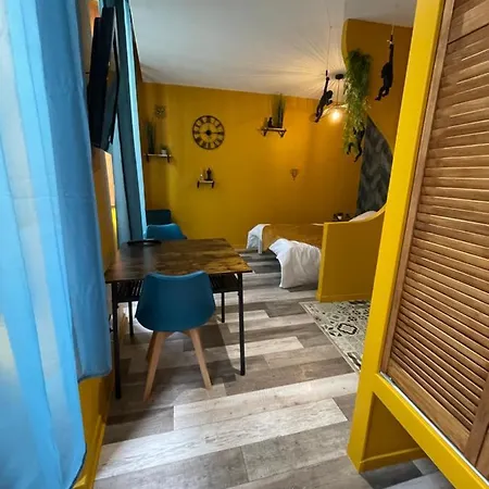 Jungle Room Romans-sur-Isère Buitenkant foto